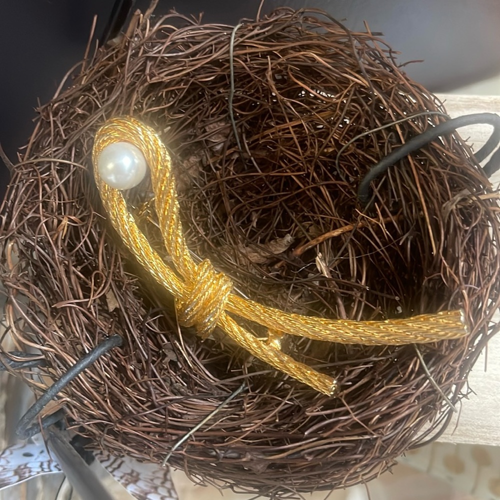 Vintage Gold Braided Rope Brooch with Pearl - Picture 3 of 3